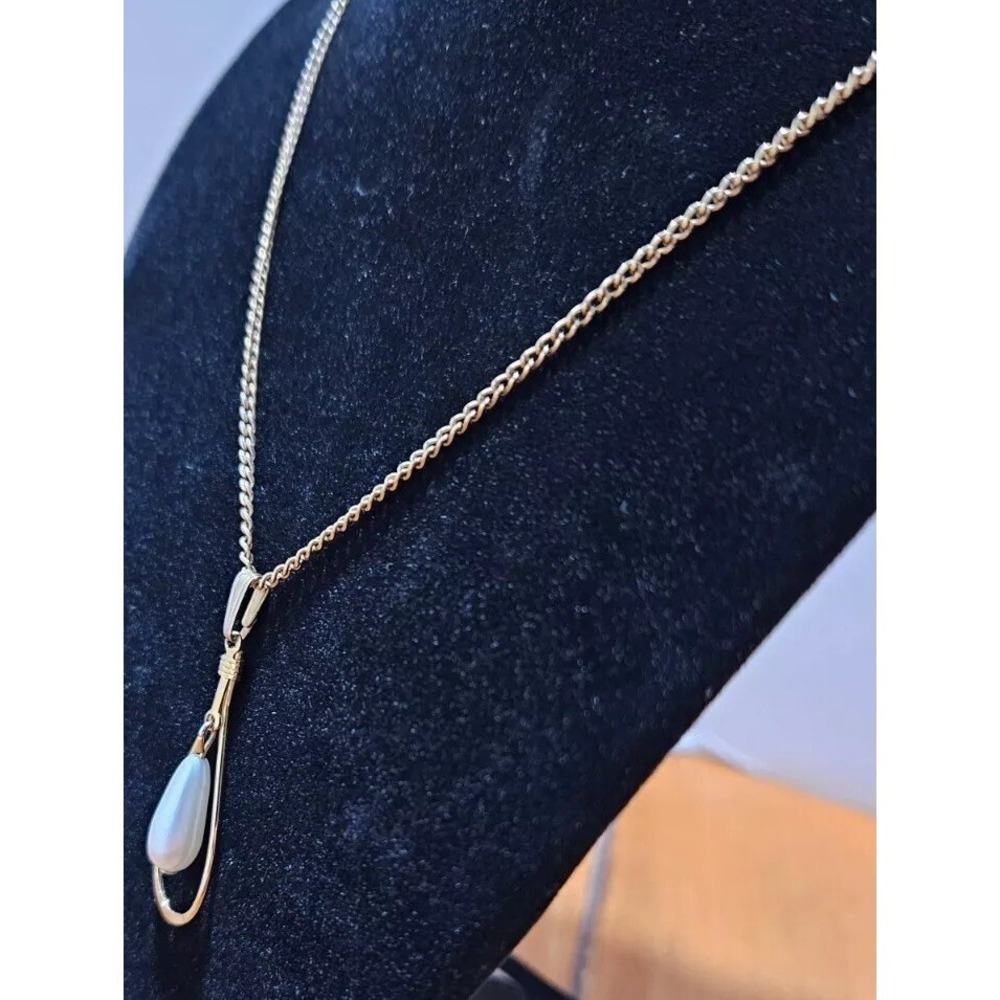 Beautiful Vintage Sarah Coventry Gold Tone Faux Pearl Teardrop Pendant &Earrings